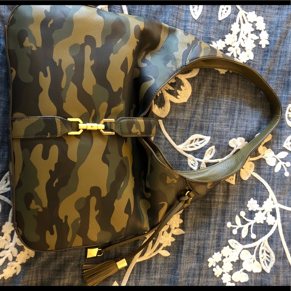 G.I.L.I. Classic Leather Hobo- Verona